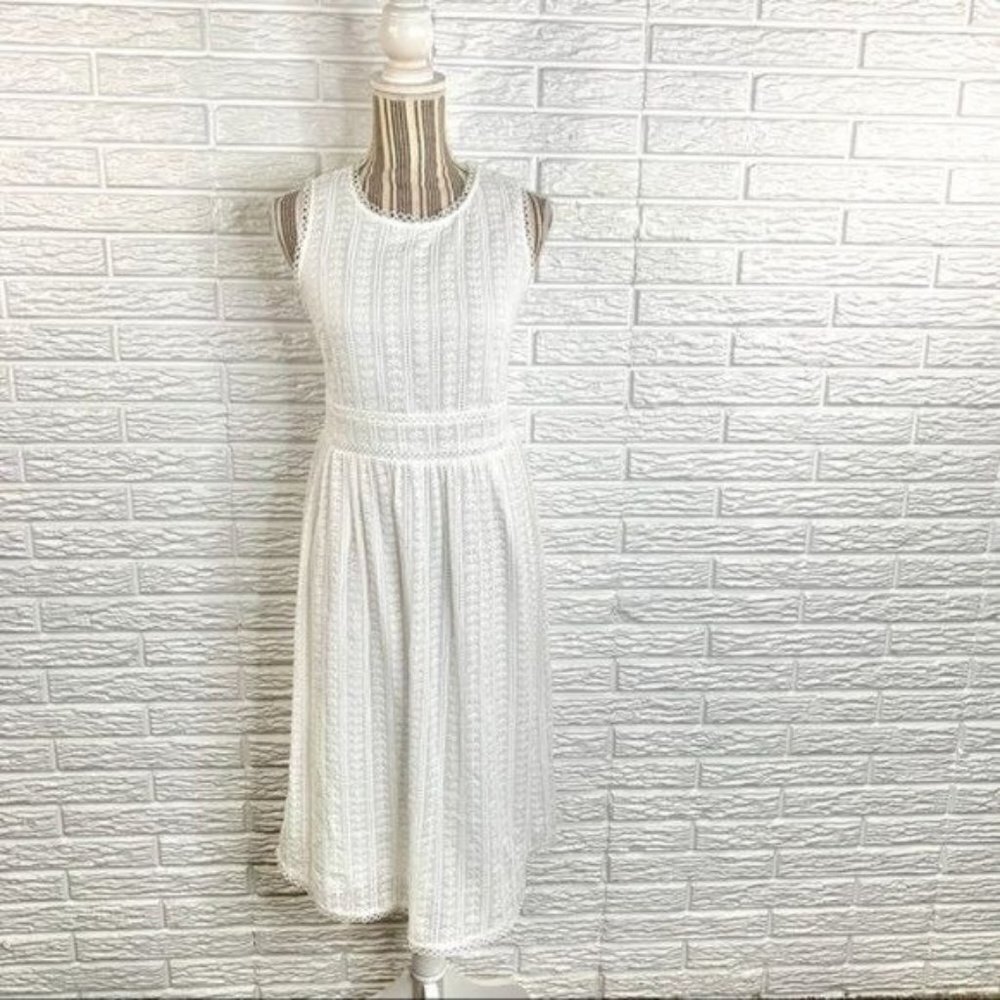 Q&A White Embroidered Empire Waist Maternity Dress Size Small
